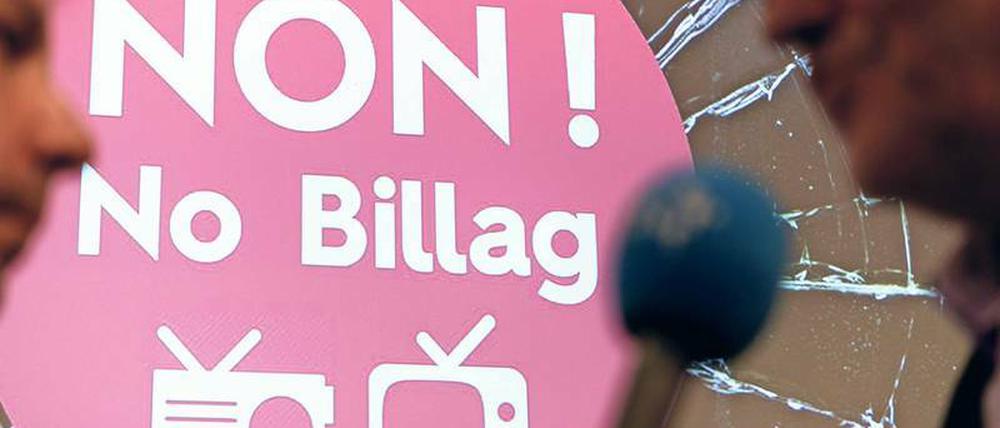 Streit unter Eidgenossen. Die Abstimmung über die „No Billag“-Initiative findet zwar erst am 4. März 2018 statt, aber die Gegner und die Fans der Gebührenfinanzierung für den öffentlichen Rundfunk in der Schweiz haben längst mobilgemacht.