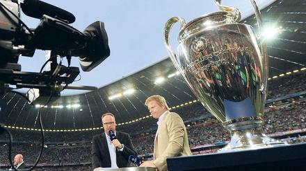 Wie lange dürfen Oliver Welke (links) und Oliver Kahn noch fürs ZDF die Champions League kommentieren?