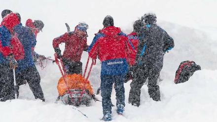 Sicher auf Ski. Nur mit einer Privathafttpflichtversicherung ist sorgenfreier Skispaß gegeben, selbst wenn es zu Sach- oder Personenschäden durch einen Unfall kommt.
