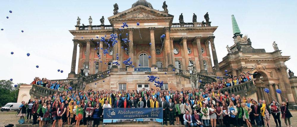 Rund 400 von insgesamt mehr als 2650 Absolventen der Universität Potsdam wurden am Donnerstag feierlich verabschiedet.