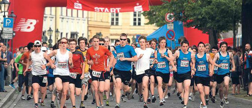 Ab durch die Mitte. Im vergangenen Jahr nahmen 460 Hobbysportler am Hauptlauf über die Preußische Meile teil. Diesmal werden ebenso viele Laufenthusiasten erwartet.