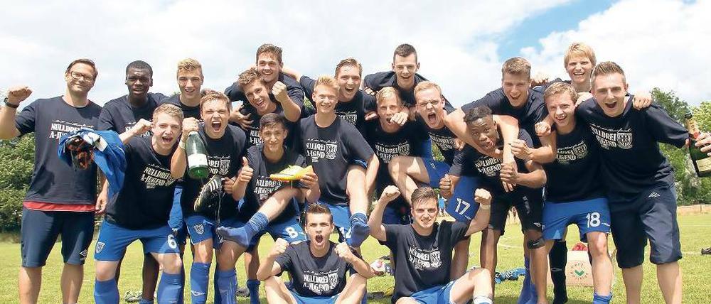 Aufgestiegen. Die A-Junioren des SV Babelsberg 03 feierten am Sonntag daheim auf der Sandscholle ihre Rückkehr in die U19-Regionalliga.