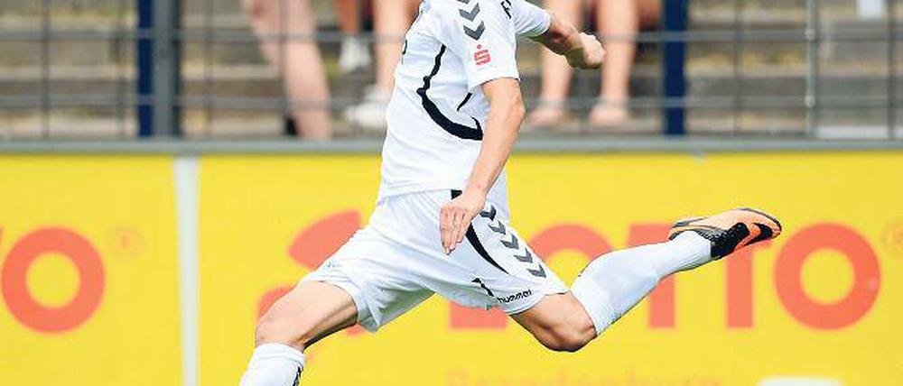 Auf Torjagd. Mittelfeldspieler Heiko Schwarz kam von Wacker Burghausen zum SC Babelsberg 03. So langsam, sagt der 23-Jährige, habe er hier seinen Rhythmus gefunden.
