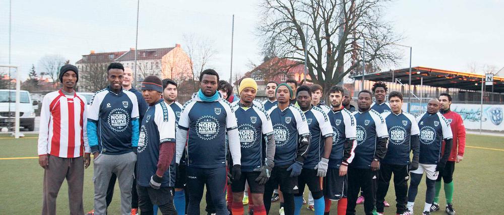 Die Spieler von Welcome United 03 sind aus den Krisengebieten der Welt nach Deutschland geflüchtet. Beim Fußballspielen in Babelsberg entkommen sie dem tristen Alltag, leben und erleben gleichzeitig Integration.