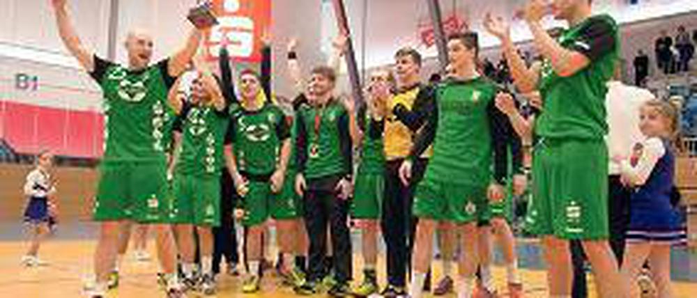 Cup-Gewinner. Die Werderaner bejubeln ihren Triumph in der MBS-Arena.