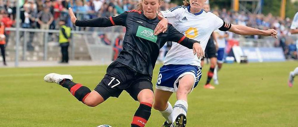 Im Reifestadium. Talent Viktoria Schwalm ist eine erfreuliche Antwort auf die Personalnot bei Turbine Potsdam. Im Einsatz gegen Frauenfußball-Größen wie Kerstin Garafrekes vom 1. FFC Frankfurt kann sie sportlich wachsen.