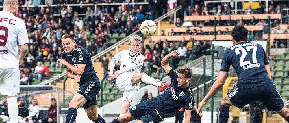 Gespielt, geschossen, gehalten. Zum Saisonabschluss zeigten sich die Spieler des BFC Dynamo und SV Babelsberg noch einmal in bester Spiellaune. Ein 3:3 wäre möglich gewesen, doch es torlos im Jahnsportpark.