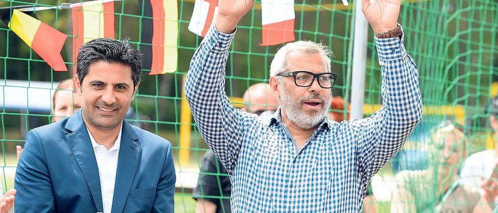 Als Botschafter in Beelitz. Ex-Bundesliga-Schiedsrichter Babak Rafati (l.) und der frühere Fußball-Profi Jimmy Hartwig.