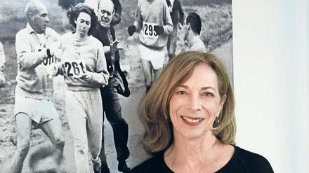 Eine Vorläuferin. Kathrine Switzer absolvierte als erste Frau einen Marathon mit Startnummer. Ohne diese lief zuvor schon Bobbi Gibb mit.