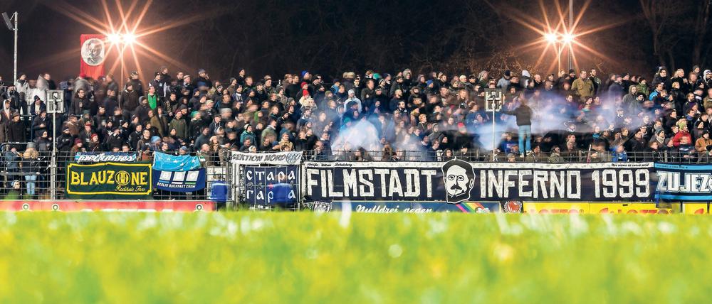 Die Lichter sind nicht ausgegangen beim SV Babelsberg 03. Am vergangenen Montag informierte der Vorstand die Vereinsmitglieder, was künftig strahlen soll.