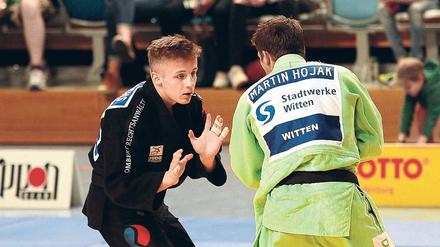 Mutig zupacken. Das heißt es für Killian Ochs (l.) und seine Mannschaftskameraden des UJKC Potsdam am morgigen Samstag. Der Leipziger Judoclub kommt für den ersten Playoff-Kampf der diesjährigen Bundesliga-Saison in die MBS-Arena.