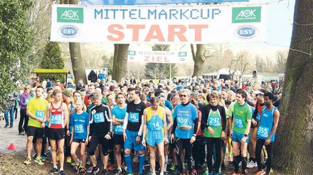 An den Start gehen Hunderte Läufer am Ostersamstag in Deetz.