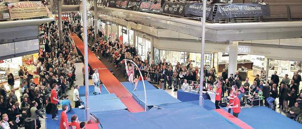 Eine renommierte Bühne der Leichtathletik. Am Stabhochspringen im Stern-Center nahmen international hochklassige Sportler teil.