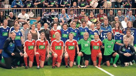 Wiedersehen. Potsdams Frauenfußball-Legenden standen gemeinsam auf dem Platz.