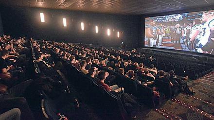 Volles Haus. 2018 kamen viele Fans zum Superbowl-Gucken ins Potsdamer UCI-Kino.