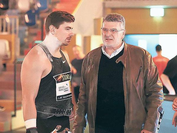 Ikonen unter sich. Potsdams Kugelstoß-Olympiasieger Udo Beyer im Gespräch mit David Storl.