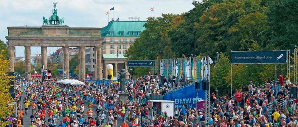 Wenn es beim Berlin-Marathon durchs Brandenburger Tor geht, ist das Ziel fast erreicht.