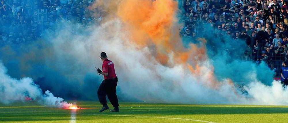 Bisher letzter Vorfall. Beim Pokalfinale 2018 gegen Cottbus sorgten SVB-Fans mit Pyrotechnik-Randalen für einen Eklat.