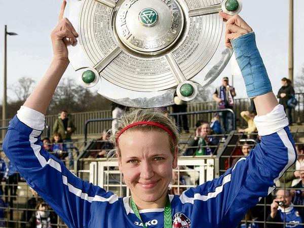 Potsdams glänzende Zeiten: Viola Odebrecht gewann mit den Turbine-Fußballerinnen unter anderem 2011 den Deutschen Meistertitel.