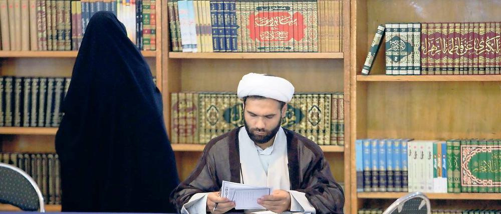 Koran-Studium. Kontakte zu iranischen Gelehrten wecken Befürchtungen.