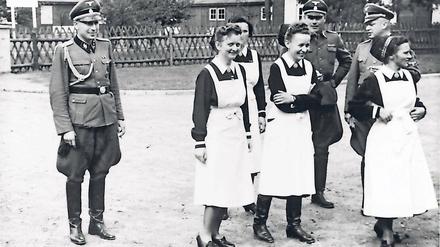 Ambivalenter Einsatz. Krankenschwestern waren im Zweiten Weltkrieg einer besonderen Belastung ausgesetzt. Viele verdrängten die Widersprüche zwischen Helfen und Massenmord. Andere hingegen waren begeisterte Anhänger der NS-Ideologie.