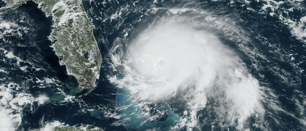 Hurrikan «Dorian» am 1.9.2019 über den Bahamas vor der US-Halbinsel Florida (l.). 