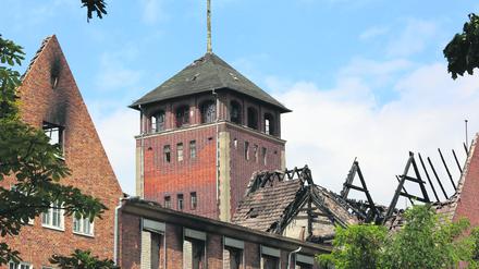 Ehemaliges Landtagsgebäude auf dem Potsdamer Brauhausberg nach dem Brand.