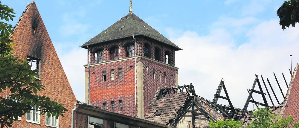 Das ehemalige Landtagsgebäude auf dem Brauhausberg nach dem Brand.