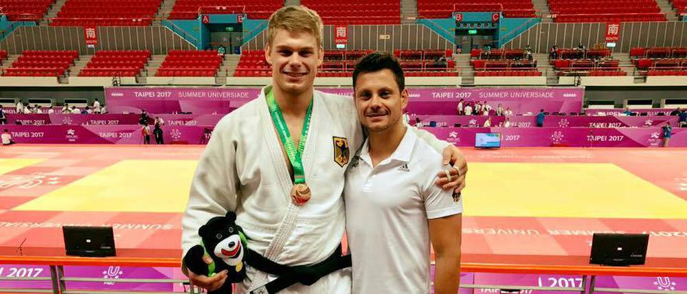 Erfolg in Taipeh. Philipp Galandi sicherte sich bei der Universiade Platz drei - sein Trainer Mario Schendel gehört vor Ort zum deutschen Trainerteam.