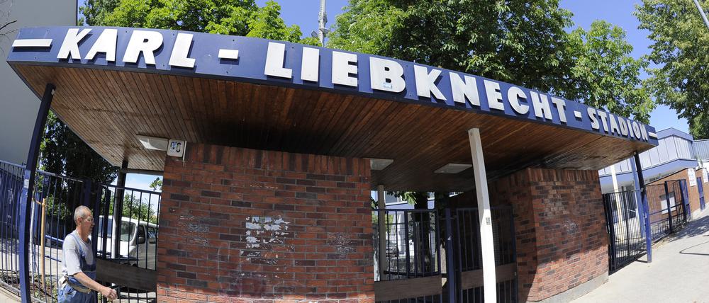 Der Zweitligist FC St. Pauli wird am Freitag im Karl-Liebknecht-Stadion in Babelsberg erwartet.