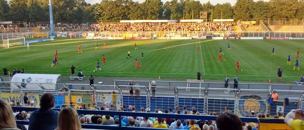 Nullnummer im Bruno. Der SV Babelsberg kam zu einem torlosen Remis bei Lok Leipzig und war damit zufrieden. Fast 3700 Zuschauer verfolgten die Partie.
