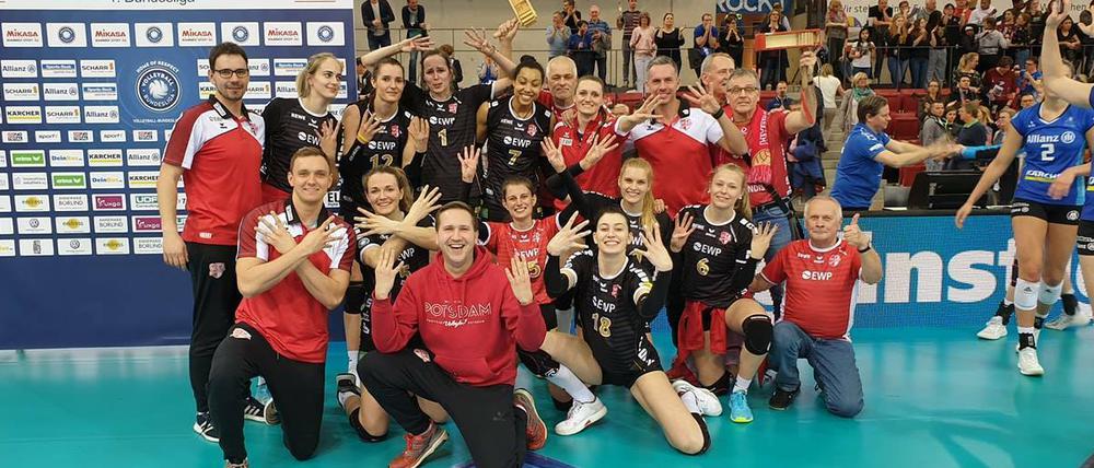 Sie sind Vierter. Potsdams Volleyballteam nach dem Triumph in Stuttgart.