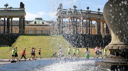 Laufend durchs Weltkulturerbe. Der Potsdamer Schlösserlaufs, führte wieder unter anderem am Schloss Sanssouci vorbei. 