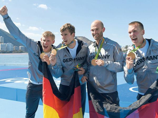 Auf dem Olymp. Hans Gruhne, Lauritz Schoof, Philipp Wende and Karl Schulze (v.r.) holten bei den Sommerspielen 2016 in Rio Gold.
