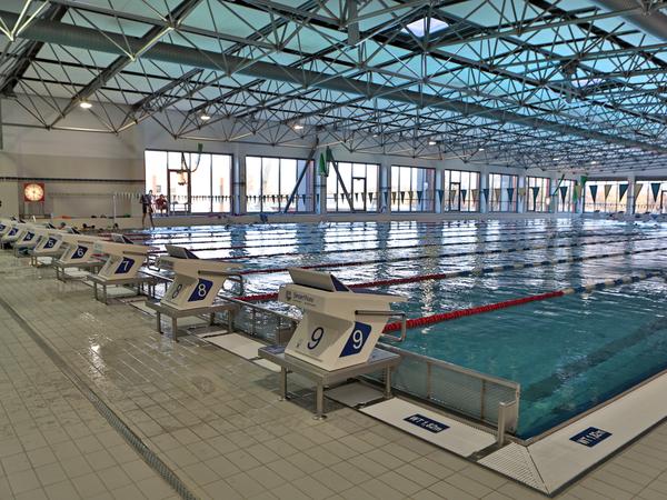 In den Sportstätten wie der Schwimmhalle (Archivbild) herrscht derzeit nur wenig Betrieb - und nur als Ausnahme.