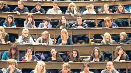 Die Universität Potsdam befürchtet, bei weiterer Unterfinanzierung bis zu 20 Prozent ihrer Studienplätze abbauen zu müssen.