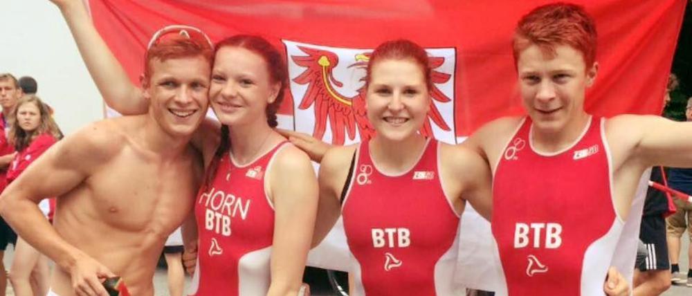 Sie harmonierten im Team. Moritz und Marie Horn, Julie Jungblut und Philipp Wiewald (v.l.n.r.) vom Triathlon Potsdam e.V. gewannen die Mixed-Staffel bei der deutschen Nachwuchs-Meisterschaft in Nürnberg.
