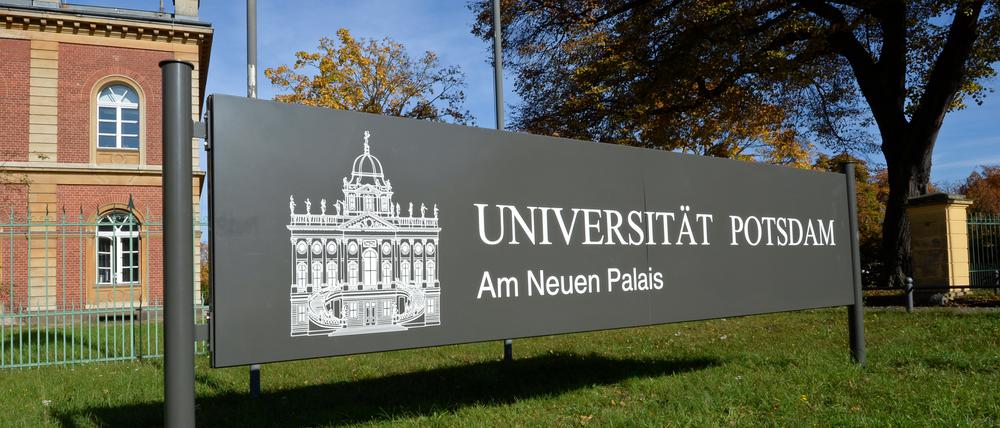An der Universität Potsdam wurden kostenlose Werbetüten verteilt. Der Allgemeine Studierendenausschuss empfand diese als sexistisch - und ging dagegen vor.