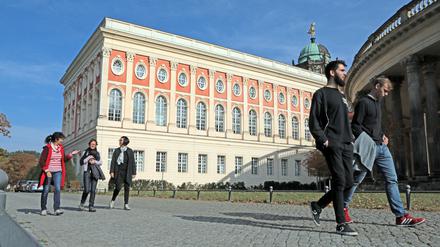 Studenten der Universität Potsdam auf dem Campus Neues Palais.