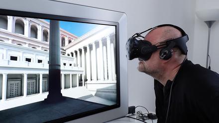 Antike Ansichten. Mit Hilfe einer VR-Brille kann man durch das Forum Romanum gelangen.