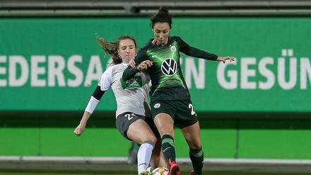 Der Spielbetrieb soll nun weiter gehen - unter anderem für Turbines Lara Prasnikar (l.) und Sara Doorsoun-Khajeh von Spitzenreiter VfL Wolfsburg.