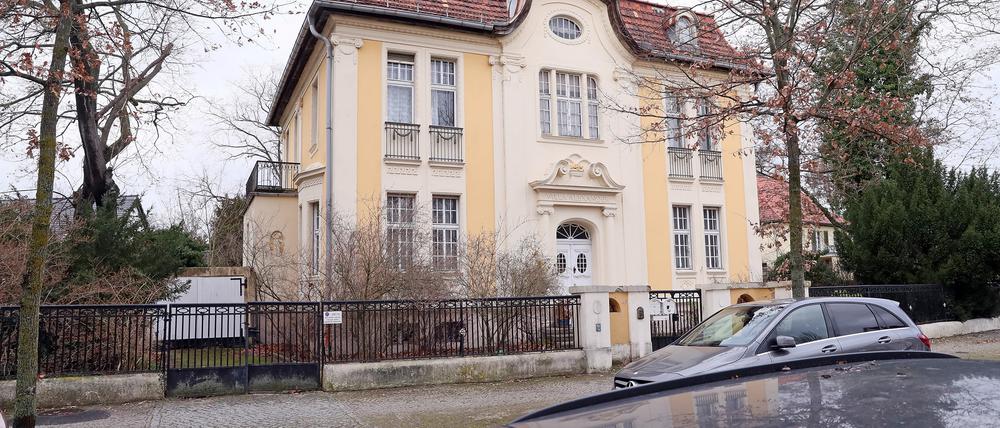 Diese repräsentative Villa in der Böcklinstraße steht zum Verkauf. 