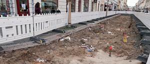 Mit viel Müll: So sah die Baustelle in der Brandenburger Straße am Donnerstagnachmittag aus. 