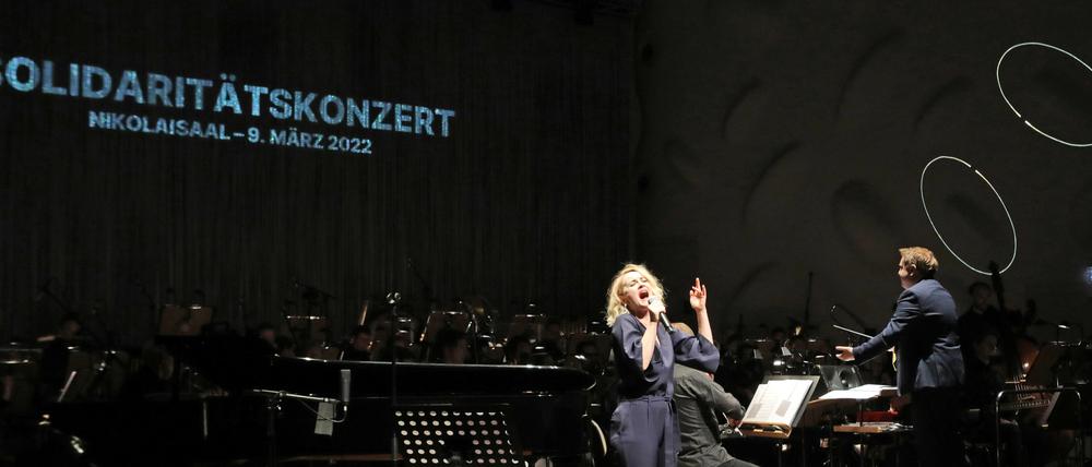 Benefizkonzert im Nikolaisaal mit dem Filmorchester Babelsberg, dem Landespolizeiorchester und Gästen wie Katharine Mehrling.