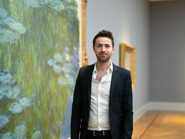 Daniel Zamani, Kurator der Ausstellung "Monet. Orte" im Museum Barberini.