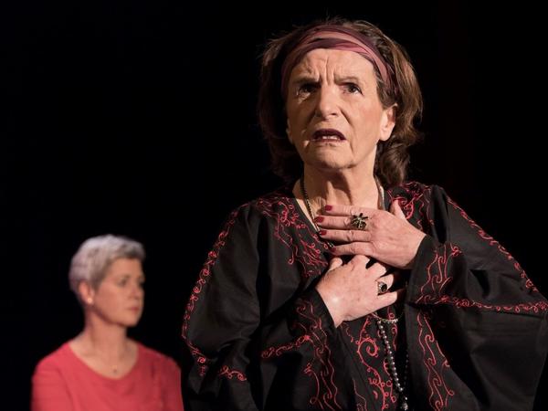 "Der Pelikan" mit Barbara Schaffernicht als Mutter Elise.