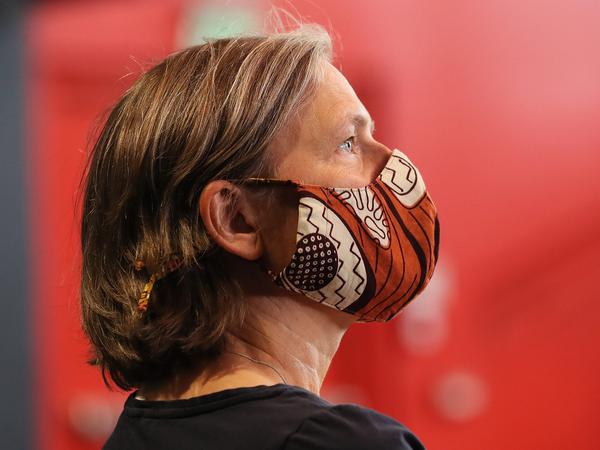 Theater mit Mundschutz? HOT-Intendantin Bettina Jahnke will ab Juni wieder proben. Die Schauspieler bekommen dafür nicht nur Masken, sondern Gesichtsvisiere.