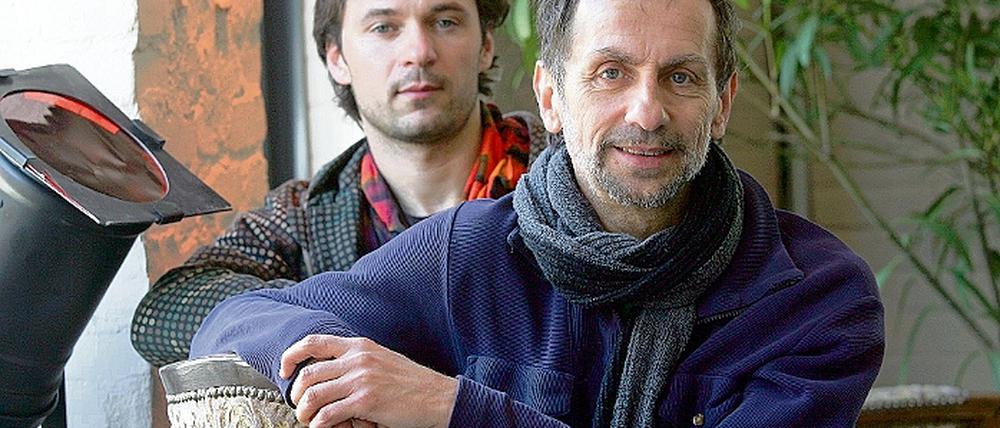 Künstlerisch und privat ein Paar: Serge Ricci (vorn) und Fabien Almakiewicz, die heute die Tanztage eröffnen.
