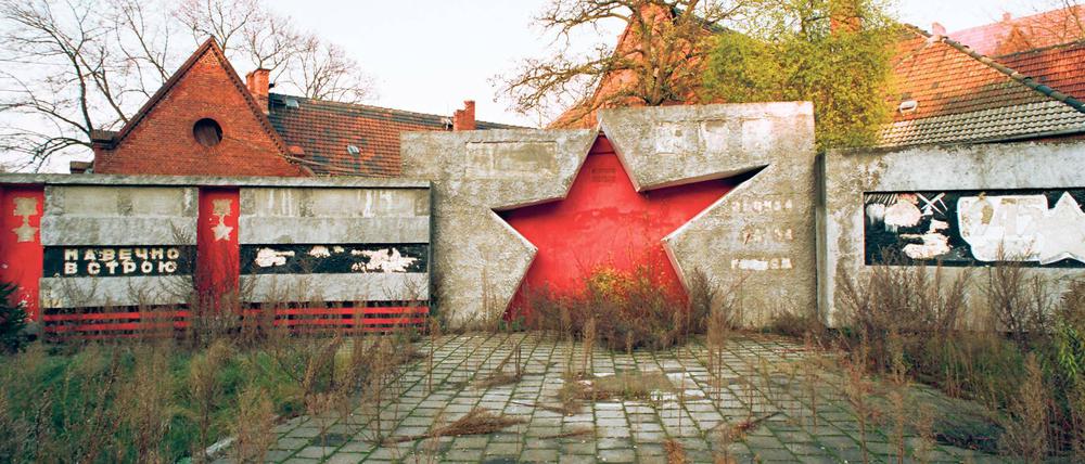 Abgesang auf den roten Stern. Wo einst die roten Kasernen standen – in Krampnitz nämlich –, werden heute neue Häuser für neue Potsdamer gebaut.