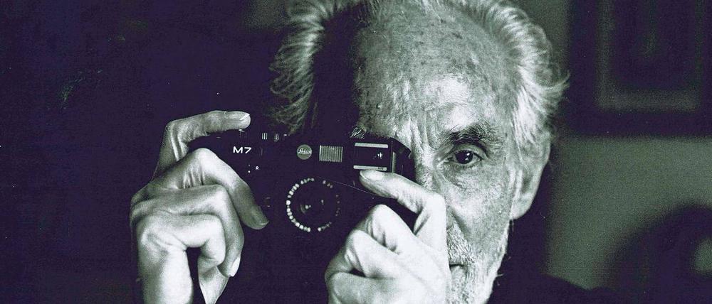Der Fotografie treu geblieben. Kameramann Roland Dressel, 85, ist am Freitag von der Defa-Stiftung für sein künstlerisches Lebenswerk ausgezeichnet worden. Er drehte unter anderem Filme wie „Jadup und Boel“ und „Fallada“.